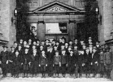 Group of girls and boys from 1901 Class of 4-H Program